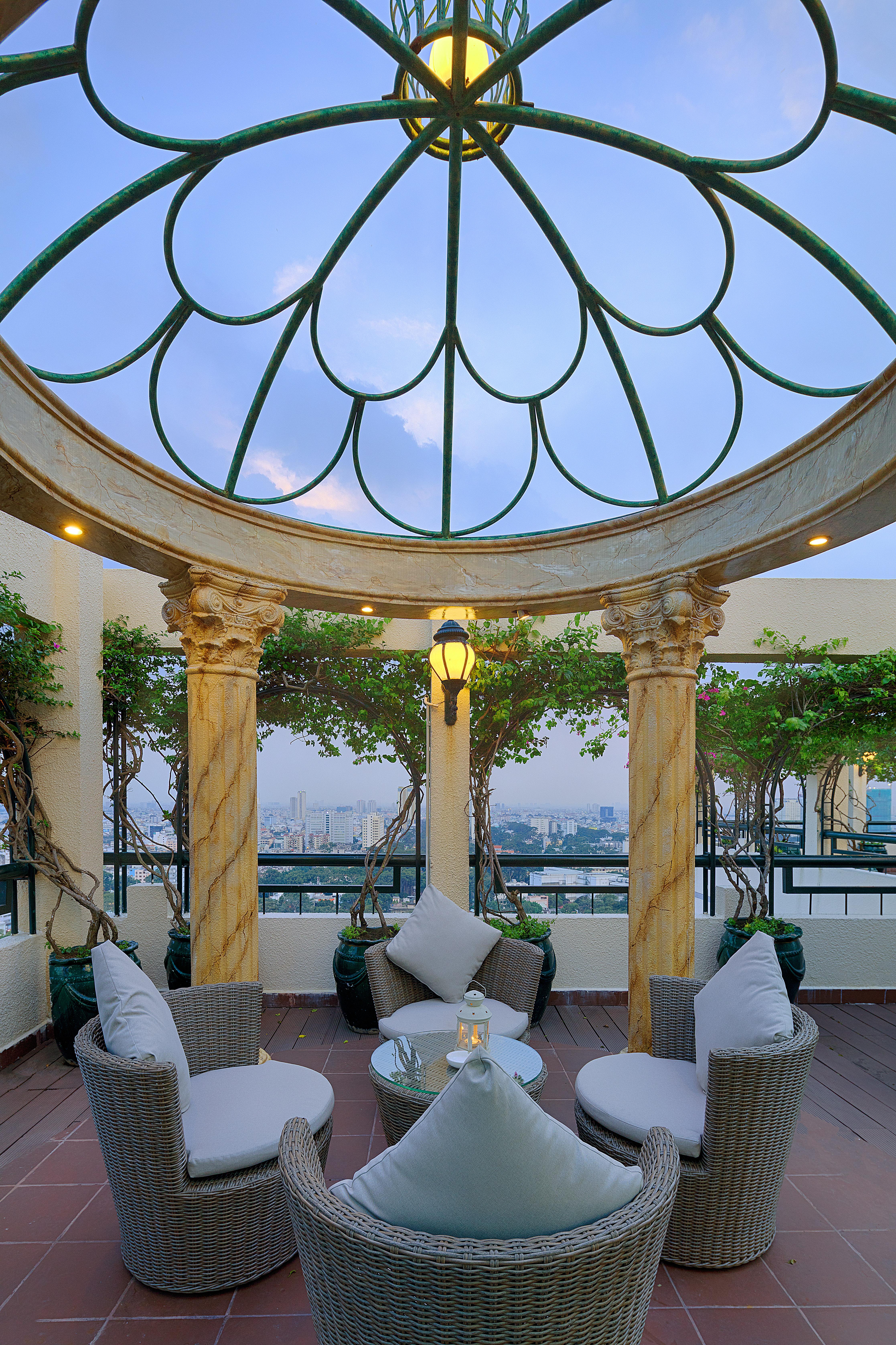 Khách sạn Windsor Plaza